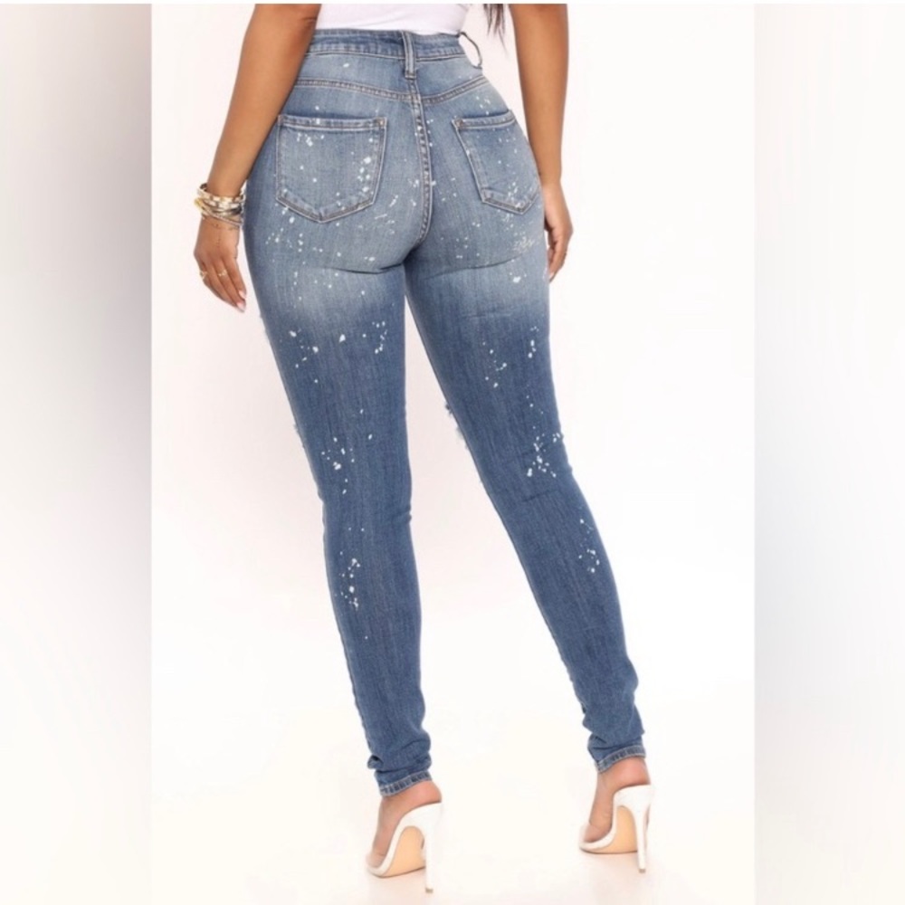 ✨Aphrodite Splattered Distressed Skinny Jeans ✨ - Picture 2 of 5